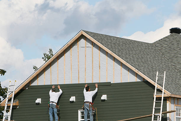 Professional Siding Installation technician working in Garrett, TX